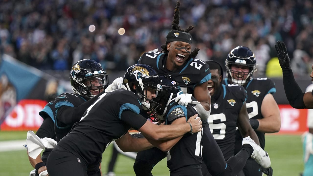 Jacksonville Jaguars wide receiver Keelan Cole Sr. (84) wears a Salute to  Service glove while setting up for a play during the second half of an NFL  football game against the Houston