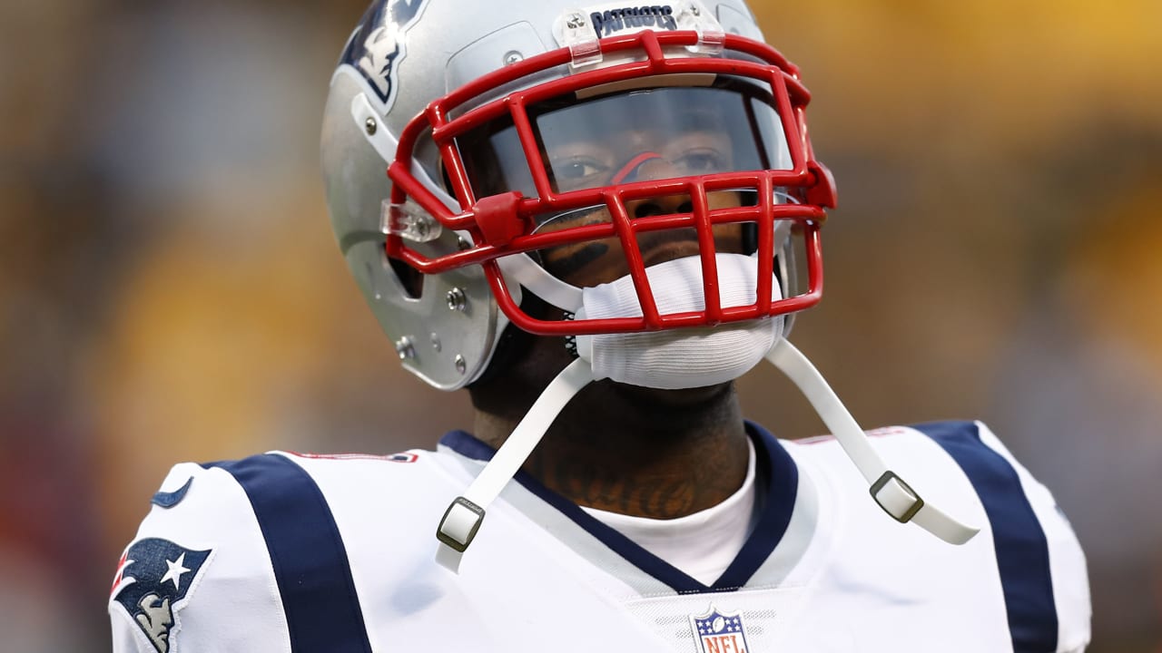 Patriots' Gordon knocked out of TNF with knee injury