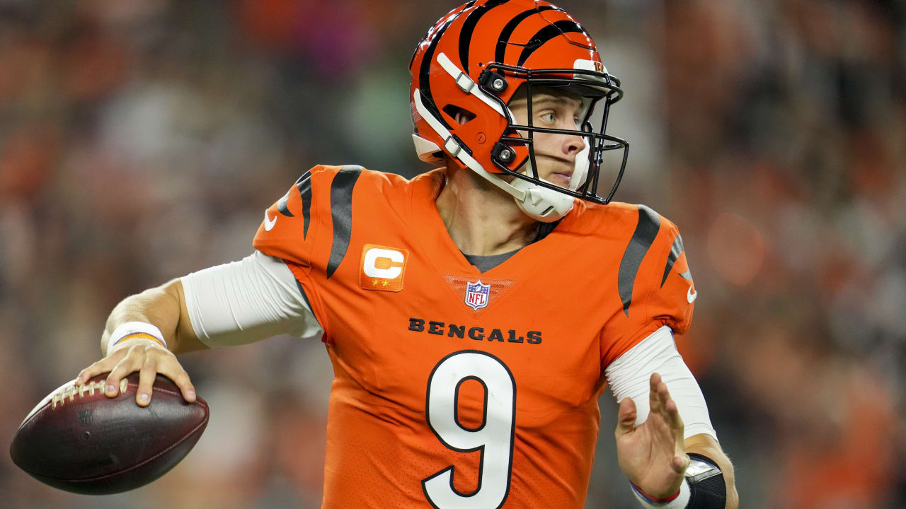 Cincinnati Bengals quarterback Joe Burrow goes downtown to wide