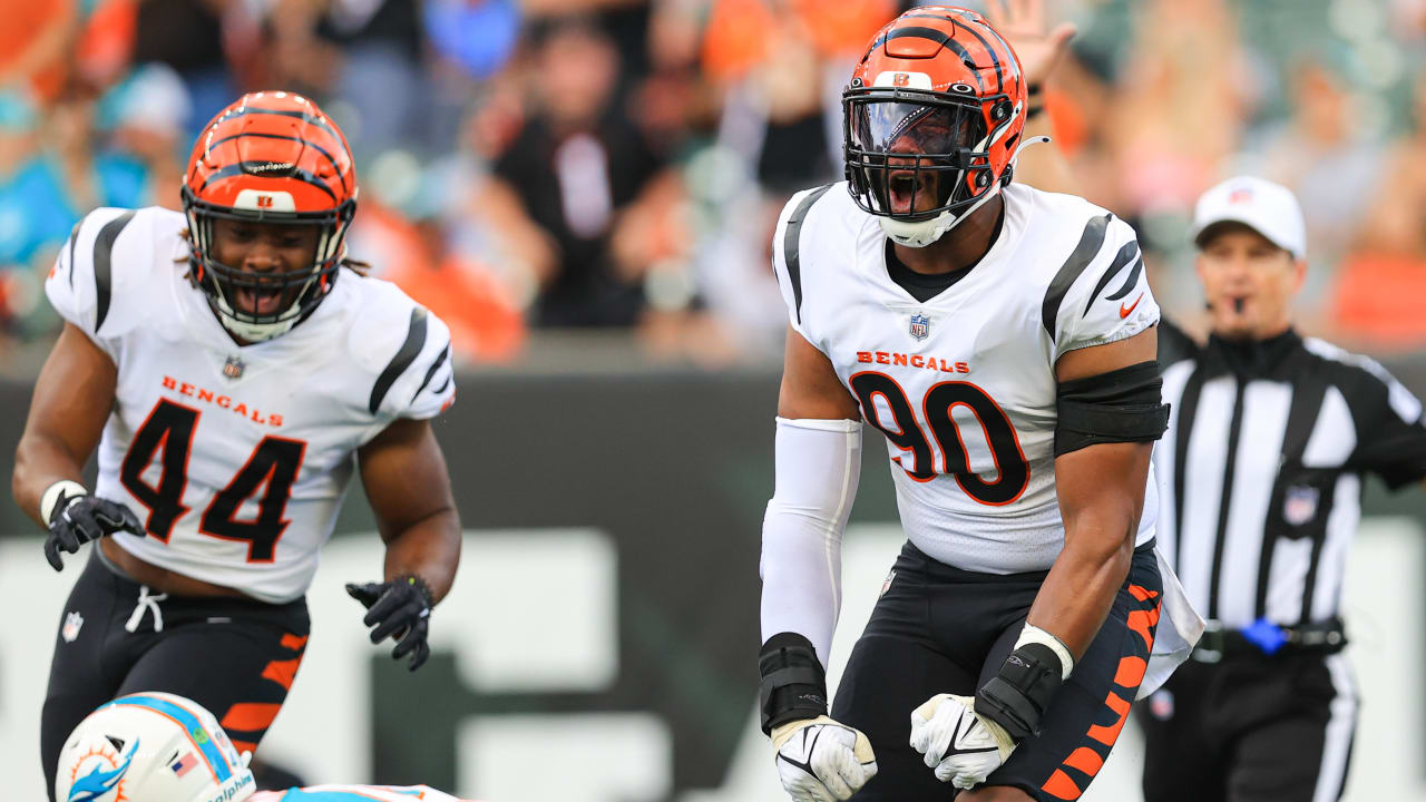 Cincinnati Bengals defensive end Khalid Kareem swings down Miami Dolphins  quarterback Reid Sinnett for a dominant third-down sack