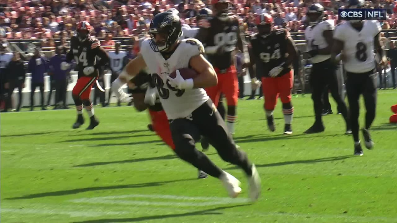 Tampa Bay Buccaneers running back Leonard Fournette (7) tries to put a juke  move on a defender during an NFL football game against the Baltimore  Ravens, Thursday, Oct. 27, 2022 in Tampa