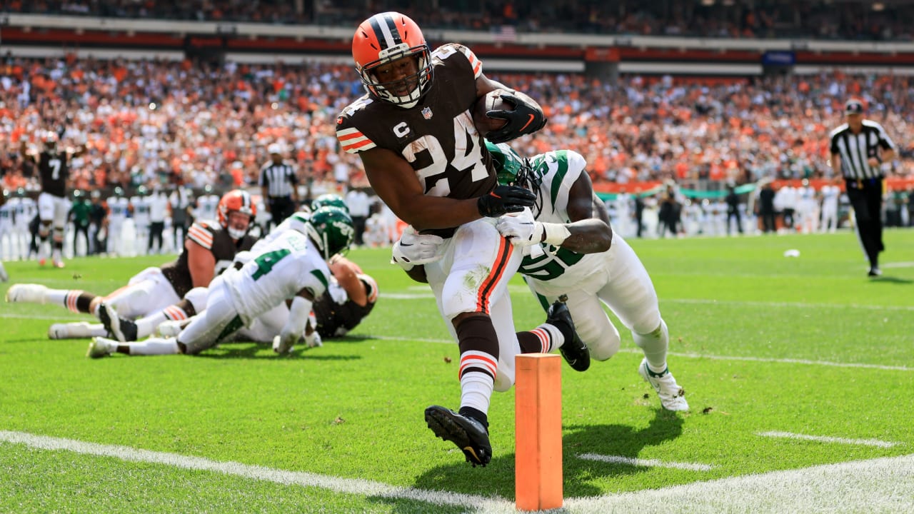 Watch Nick Chubb give the Browns a 4th-quarter lead vs. the Jets on a  7-yard touchdown run 