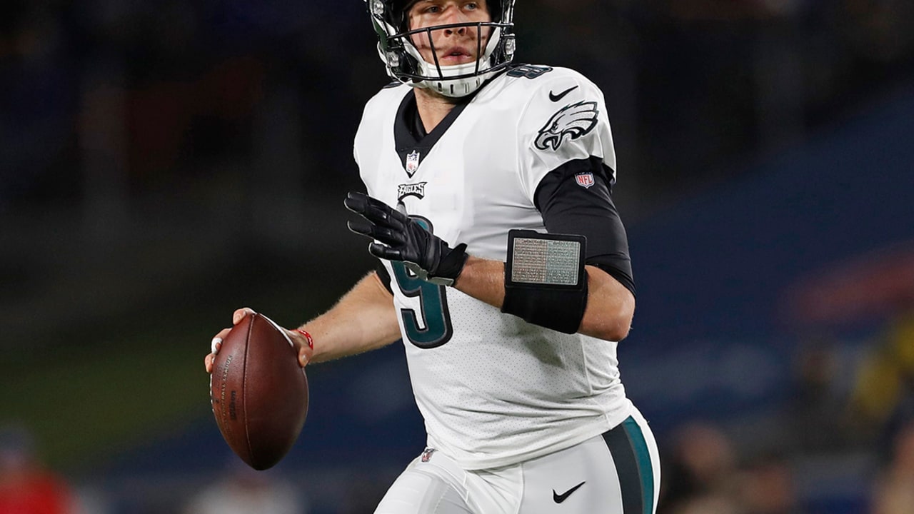 NFL Roundup: Chiefs sign Nick Foles, Steelers change uniforms