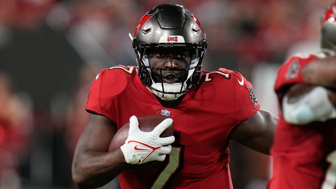 Leonard Fournette breaks two tackles on chain-moving catch and run