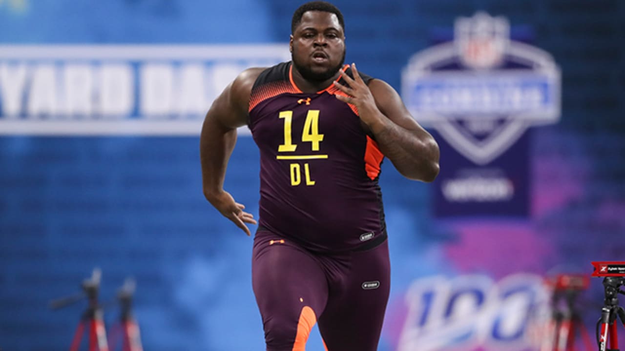 Western Illinois defensive lineman Khalen Saunders runs an