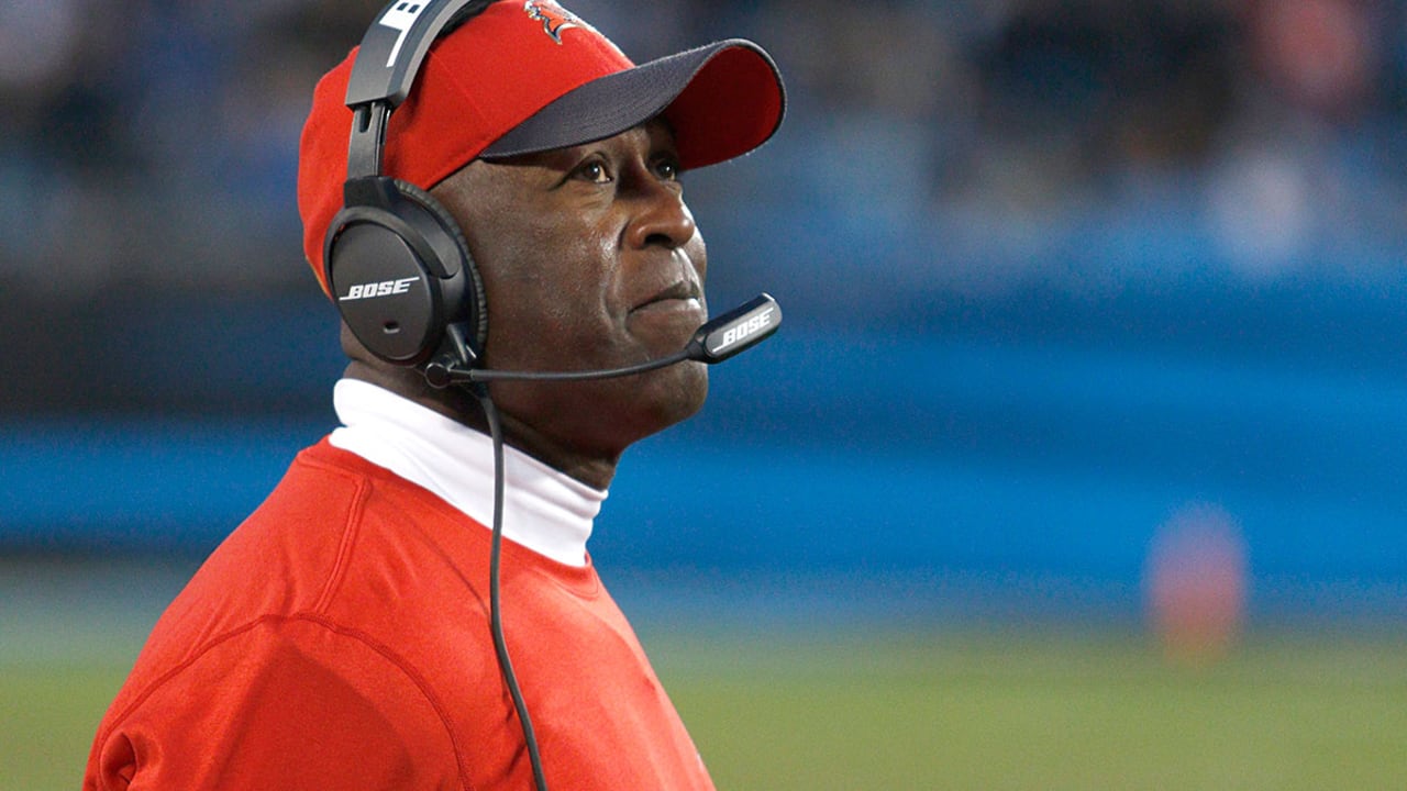 Tampa Bay Buccaneers fire Lovie Smith