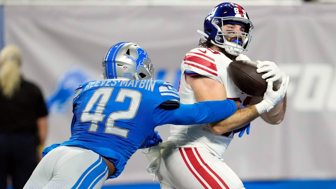 New York Giants quarterback Tommy DeVito couldn't be more accurate on  bucket-toss TD to tight end Tommy Sweeney