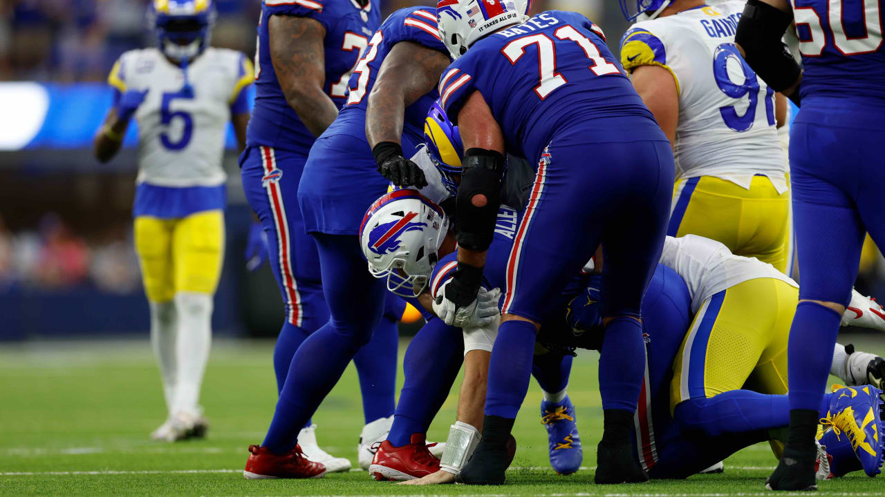 WATCH: Rams linebacker Bobby Wagner tackles protestor who ran on field  during MNF