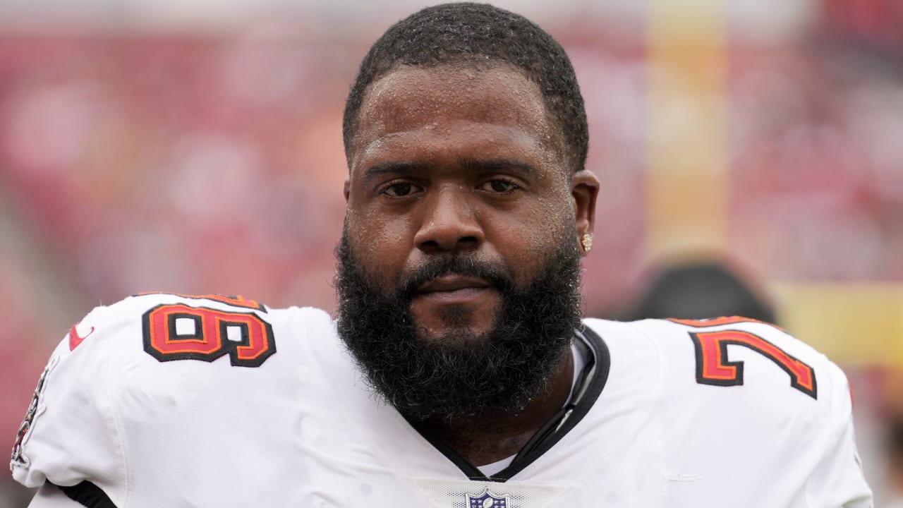 Chiefs Signing Former Bucs Offensive Lineman Donovan Smith, Per Report 