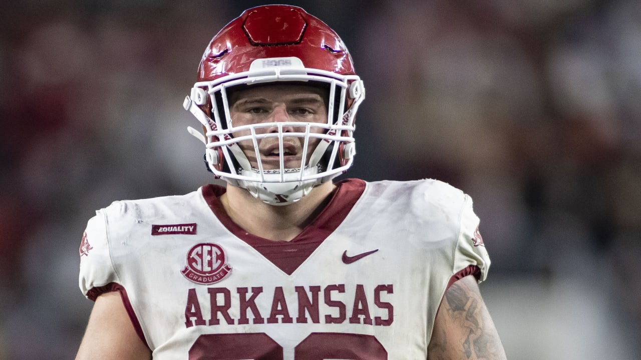 Dallas Cowboys select Arkansas DT John Ridgeway at No. 178 in 5th round of  NFL draft