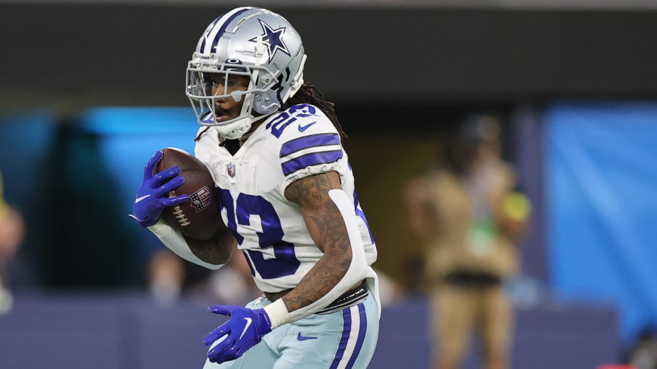 Dallas Cowboys running back Rico Dowdle finds wiggle room for a 15-yard