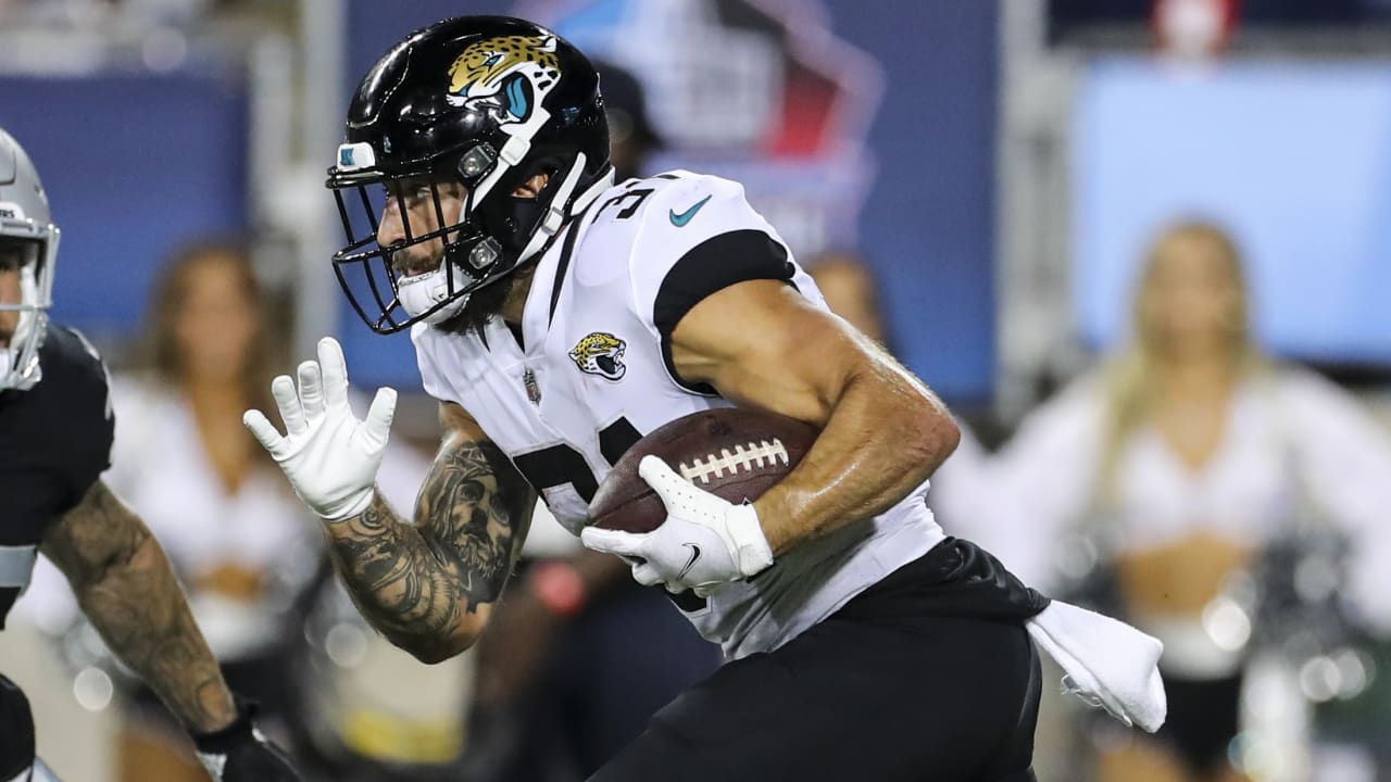 Jacksonville Jaguars quarterback Kyle Sloter lofts a perfect throw to