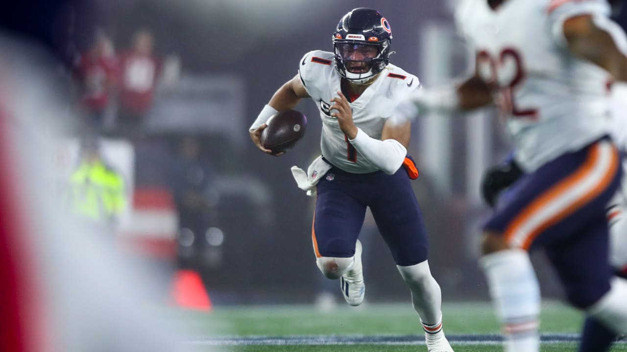 A Chicago Bears fan holds a quarterback Justin Fields jersey before an NFL  football game against the Houston Texans Sunday, Sept. 25, 2022, in  Chicago. (AP Photo/Nam Y. Huh Stock Photo - Alamy