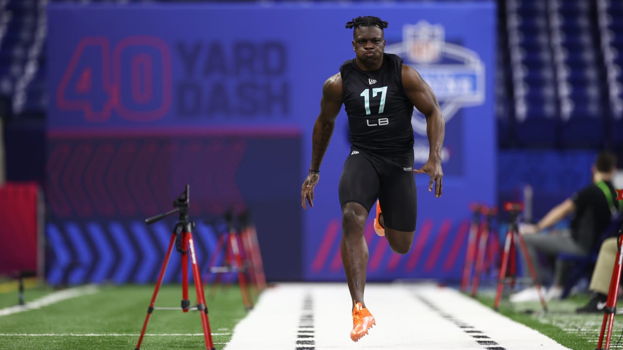 Linebacker Christian Harris runs official 4.44-second 40-yard dash