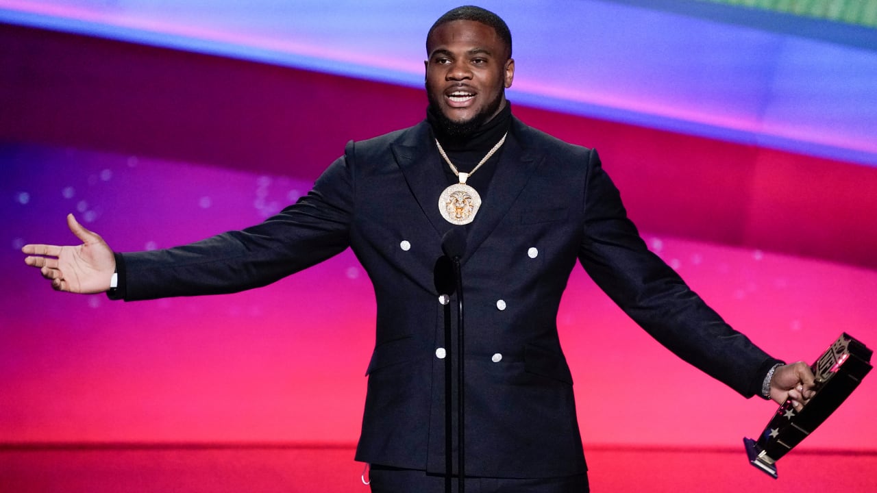 Dallas Cowboys quarterback Dak Prescott catches up with NFL Network's  Melissa Stark, Nate Burleson at NFL Honors red carpet