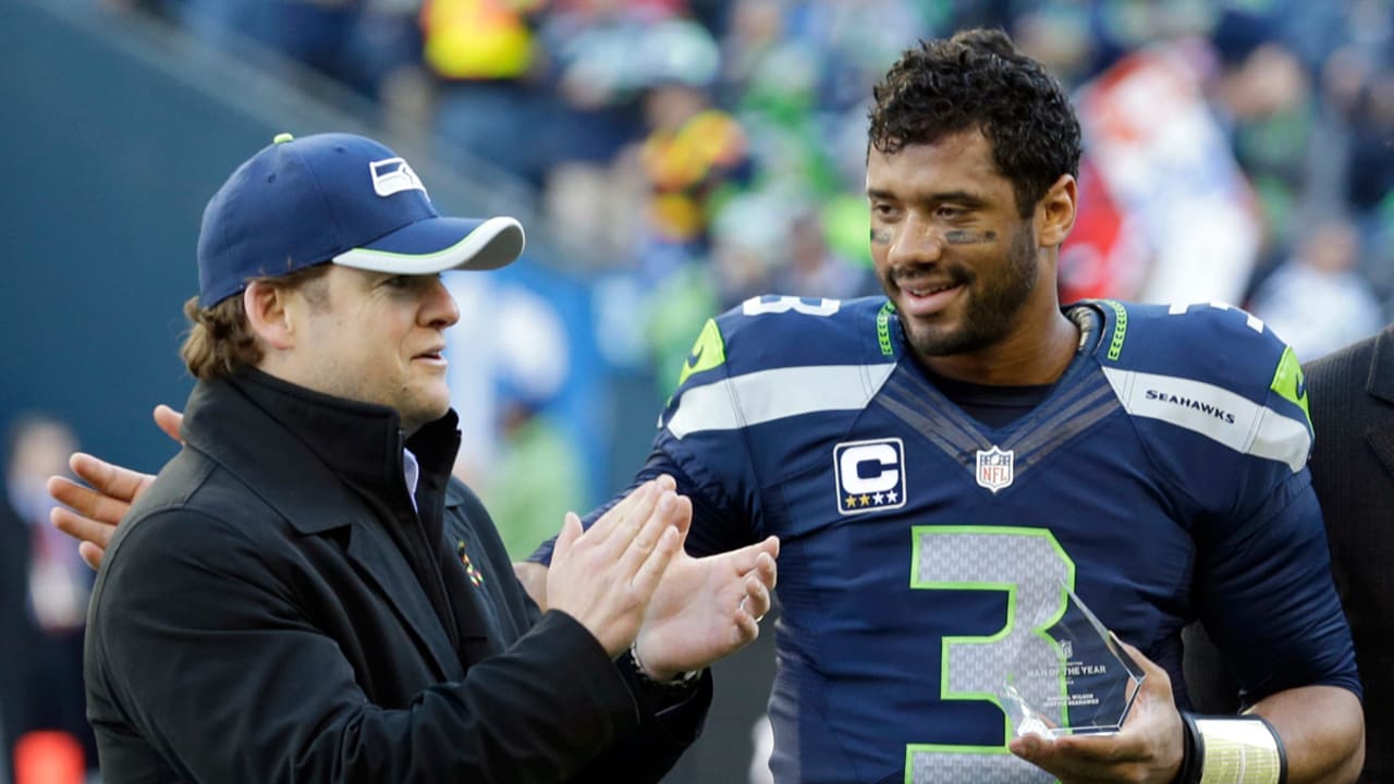 russell-wilson-john-schneider-spot_150417.jpg