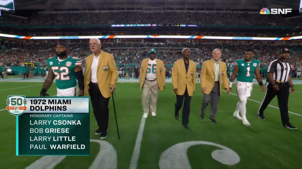 Legends from unbeaten 1972 MIami Dolphins honored as honorary captains at  pre-game coin toss