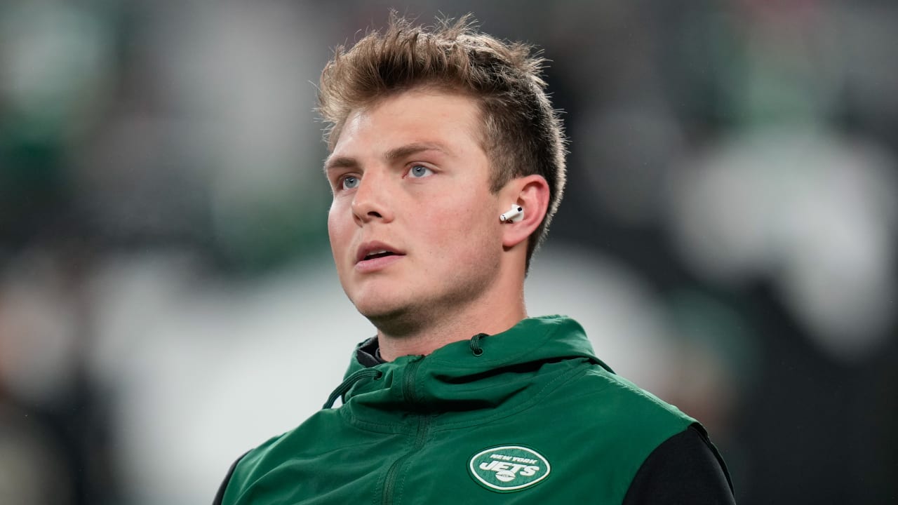 Jets QB Zach Wilson spending offseason in odd limbo while team