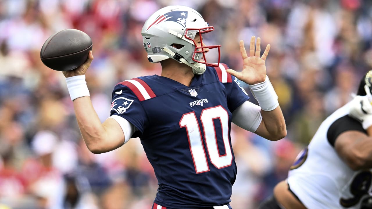 Sunday, September 26, 2021: New England Patriots quarterback Mac Jones (10)  warms up before the NFL football game between the New Orleans Saints and  the New England Patriots at Gillette Stadium, in