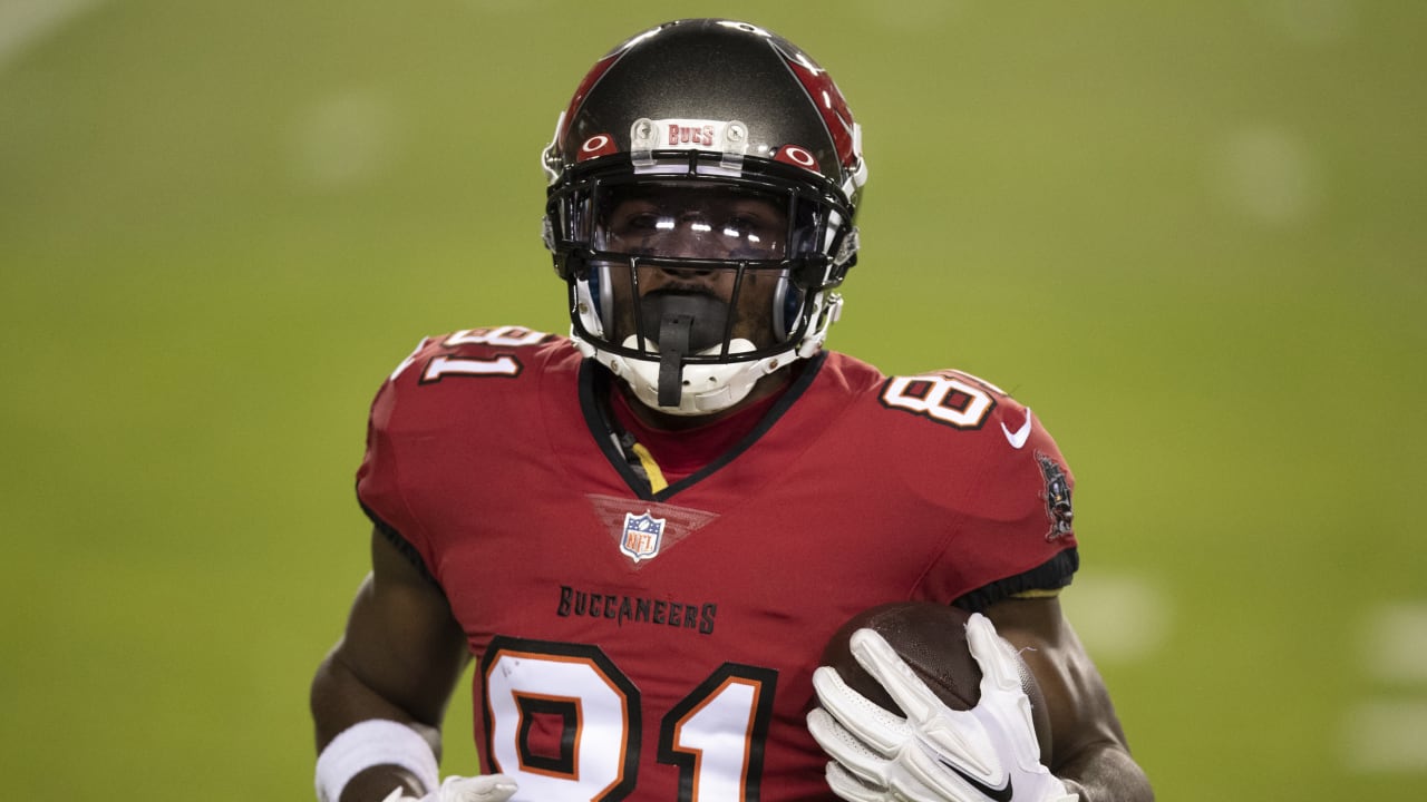 Buccaneers' Antonio Brown to miss NFC championship with knee injury