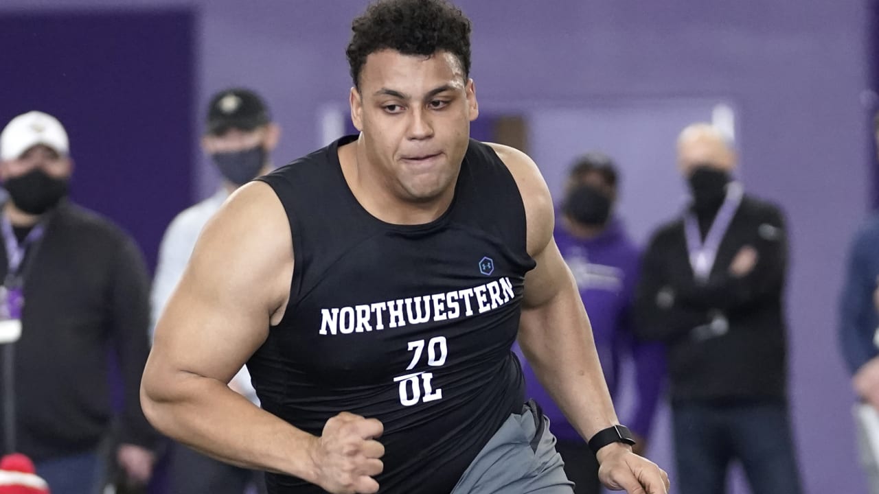 Northwestern Wildcats offensive lineman Rashawn Slater runs unofficial