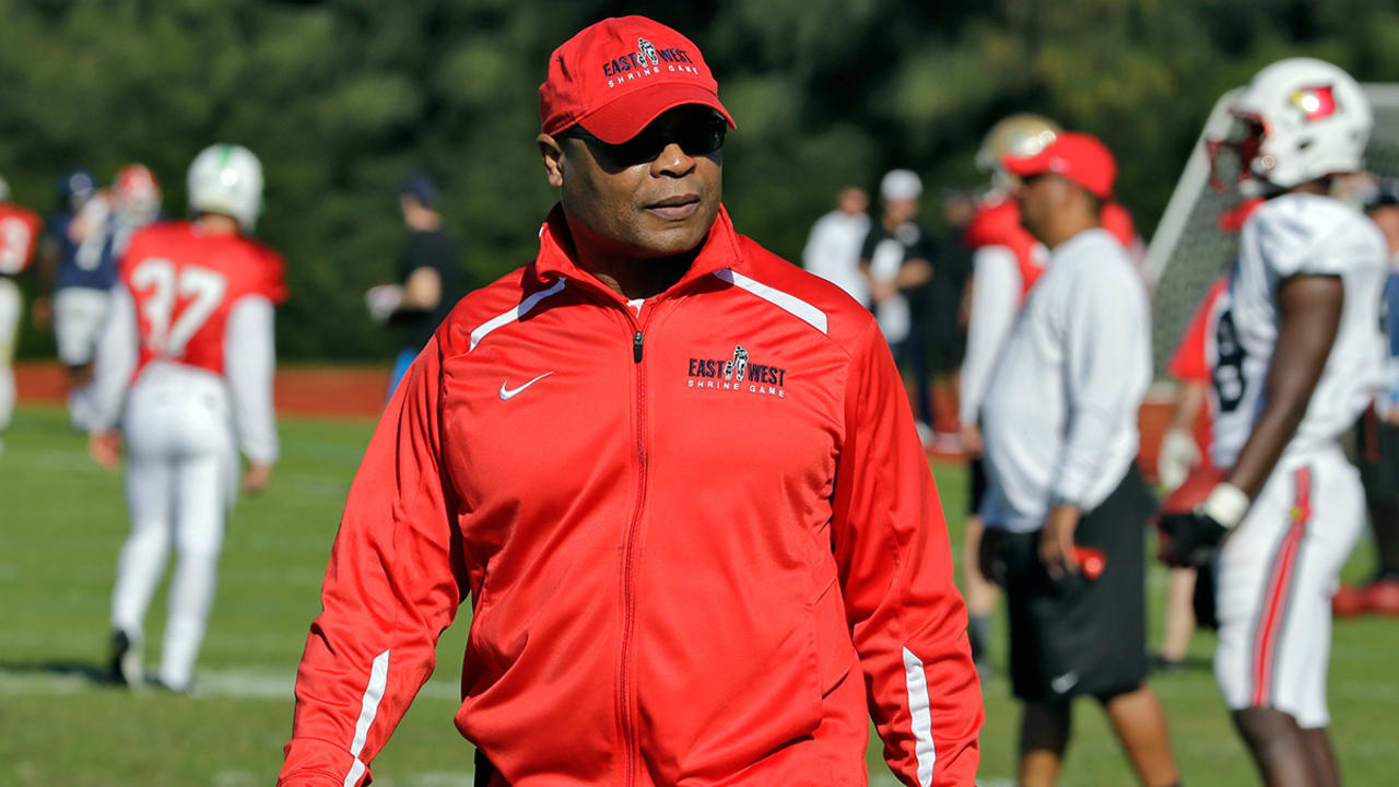 Mike Singletary Resigns From High School Football Head Coaching