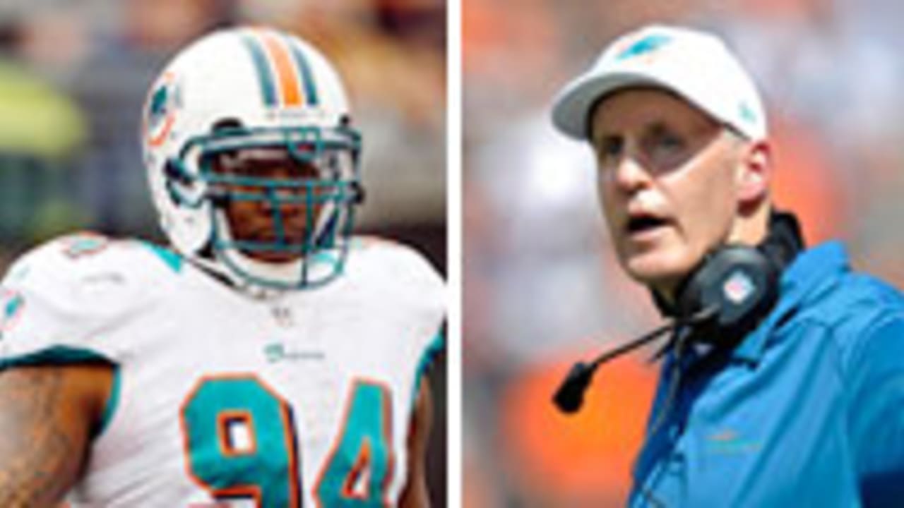 Dolphins Mike Wallace, Randy Starks upset despite Week 1 win