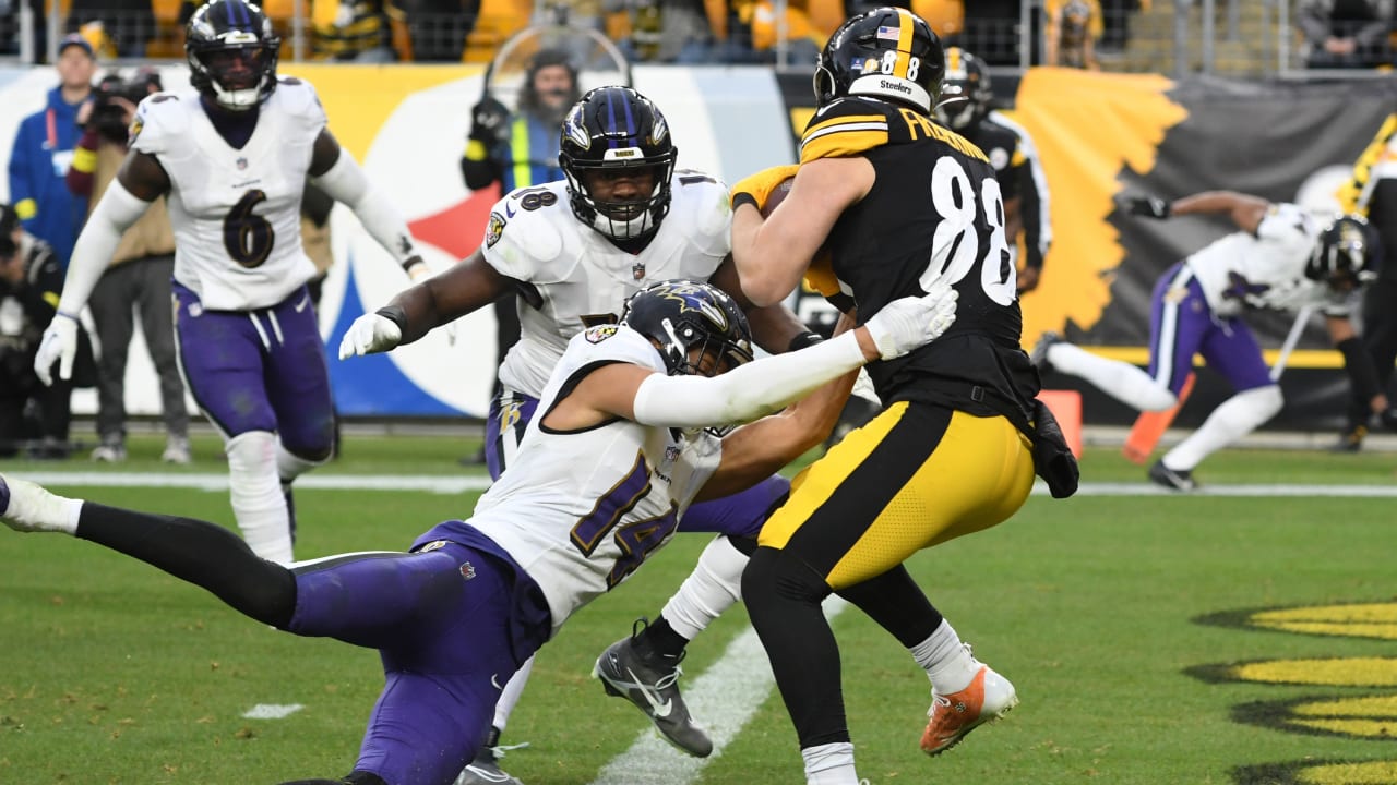 Pat Freiermuth comes up huge for Steelers in huge moment vs. Chargers