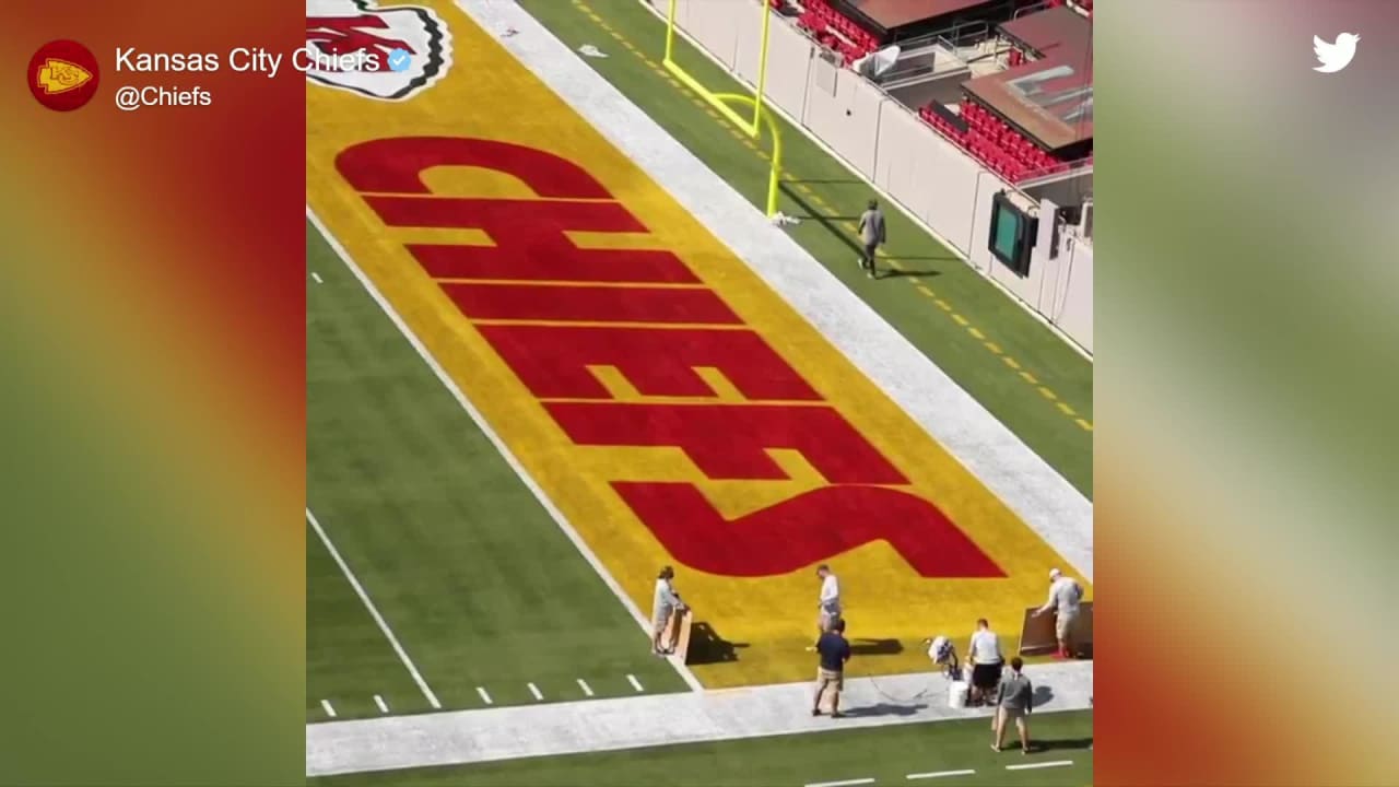 Kansas City Chiefs going with throwback gold end zone for Super Bowl