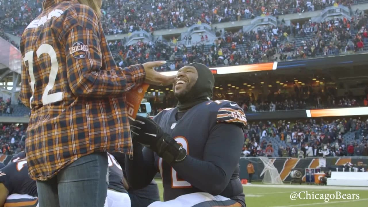 Bears LT Charles Leno proposes to his girlfriend on field after ...