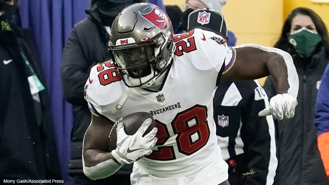 Buccaneers keep Super Bowl core team together, re-sign Leonard Fournette to  one-year deal: report