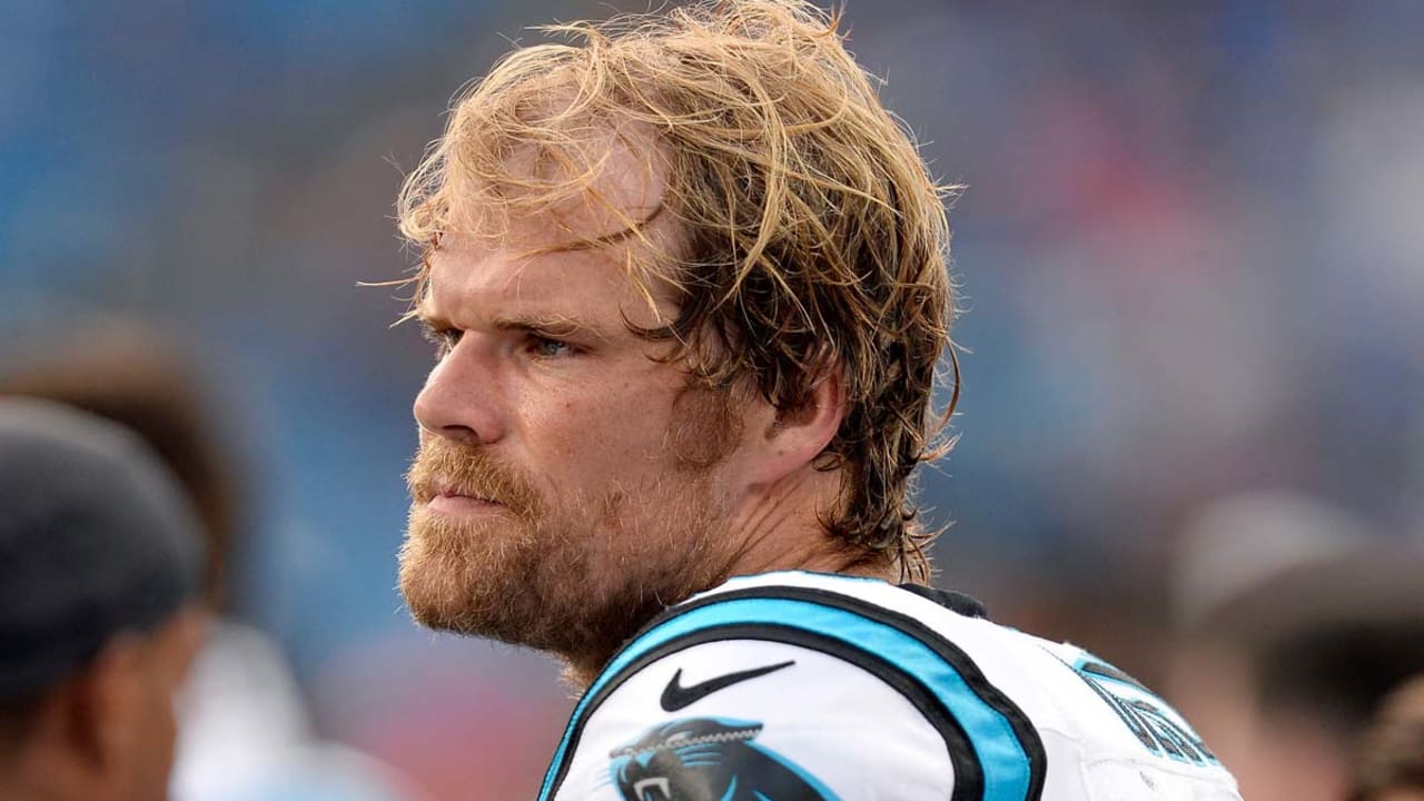 Carolina Panthers' Greg Olsen breaks foot, hopes to return this season