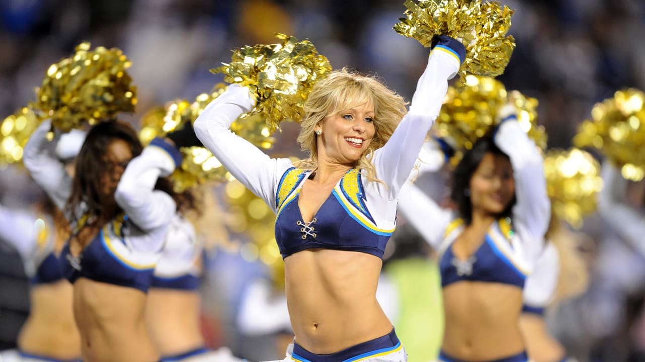 ESPN - Photos - Defense, and cheerleaders, highlight wild-card weekend