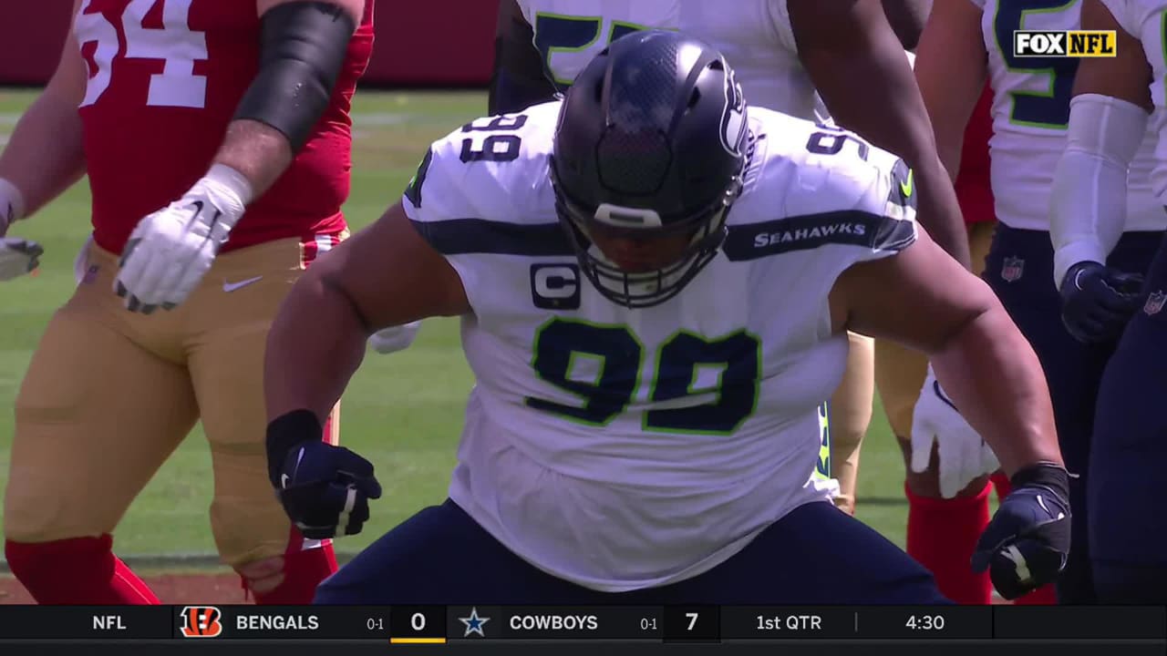 Seattle Seahawks defensive tackle Antwaun Woods absolutely ambushes San  Francisco 49ers running back Tyrion Davis-Price for massive TFL