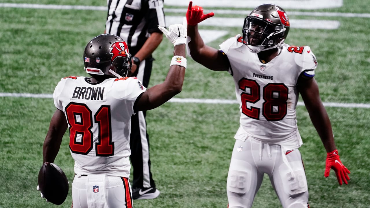 Antonio Brown catches first TD for Tampa Bay Buccaneers, who rally