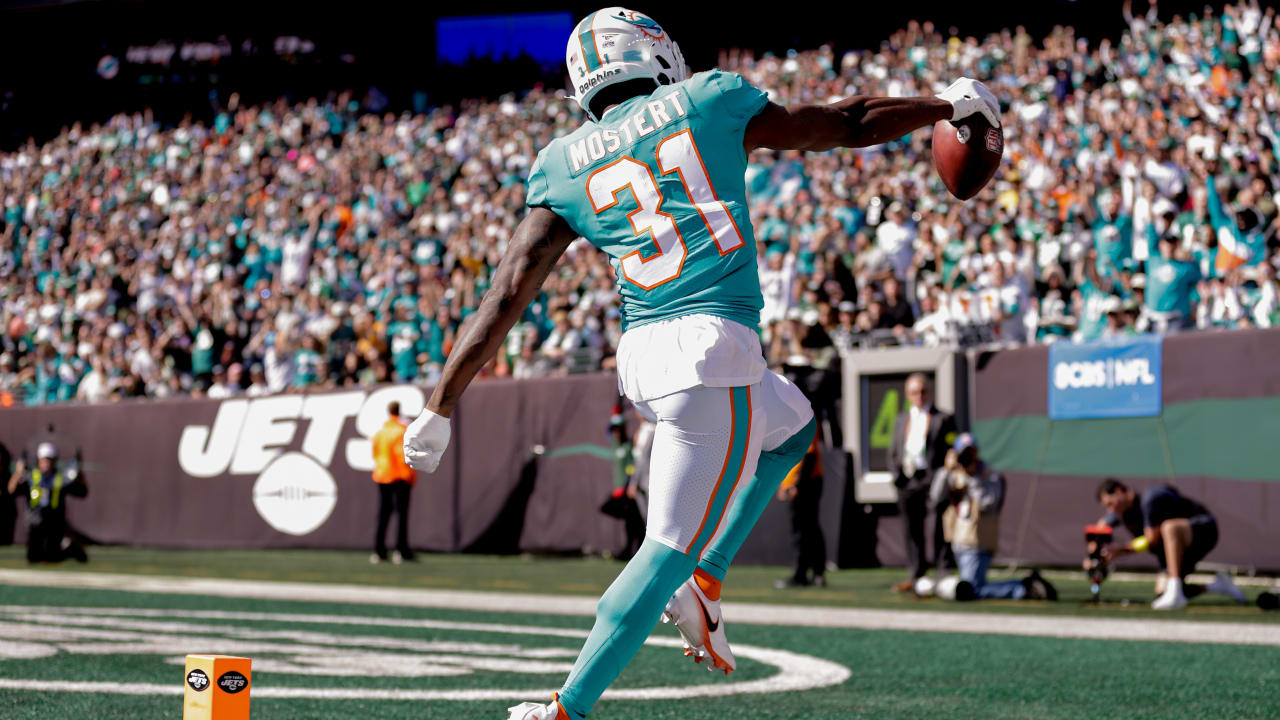 Miami Dolphins running back Raheem Mostert (31) carries the ball against  the New York Jets during the first quarter of an NFL football game, Sunday,  Oct. 9, 2022, in East Rutherford, N.J. (