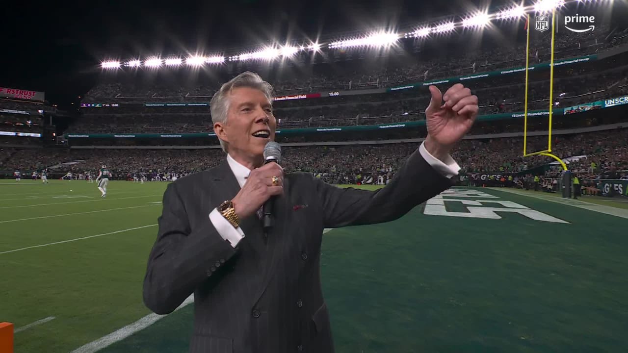 Legendary announcer Michael Buffer's iconic introduction gets fans