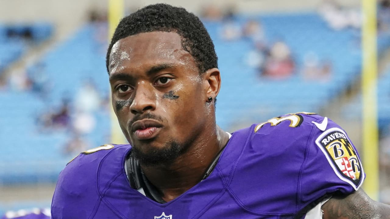 Baltimore Ravens free safety DeShon Elliott (32) warms up before