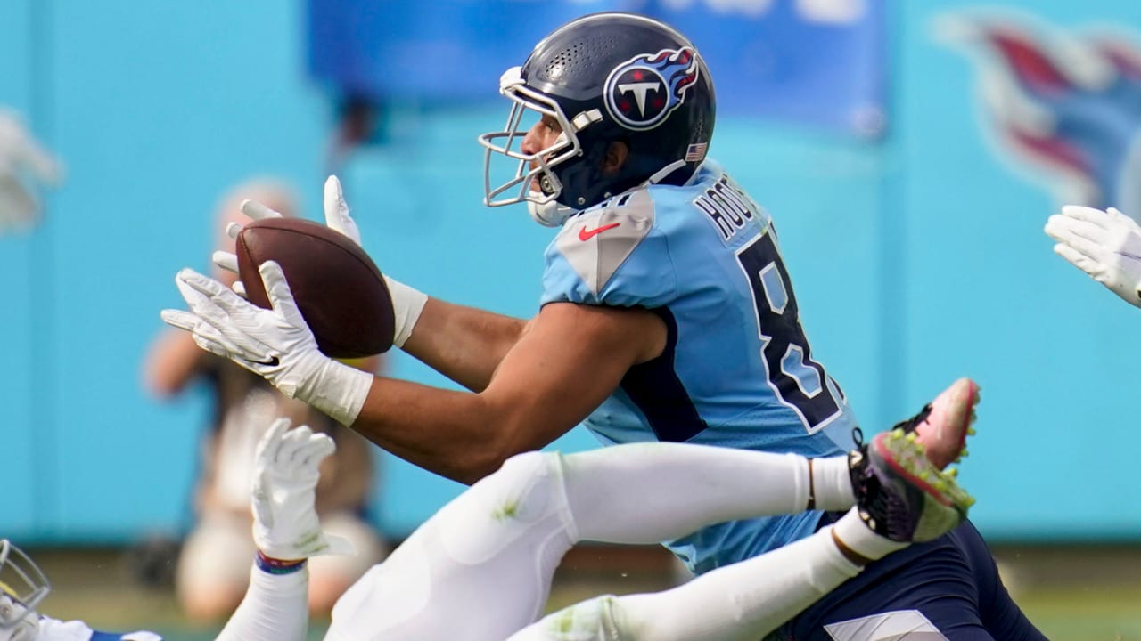 Tennessee Titans tight end Austin Hooper's juggling catch nets a 23-yard  gain