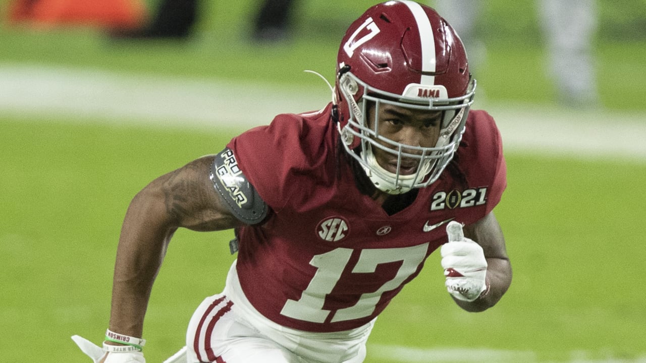 Former Alabama WR, Jaylen Waddle signs a contract with Nike