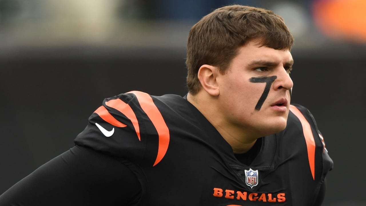 Report: Bengals' Trey Hendrickson breaks wrist against the Browns