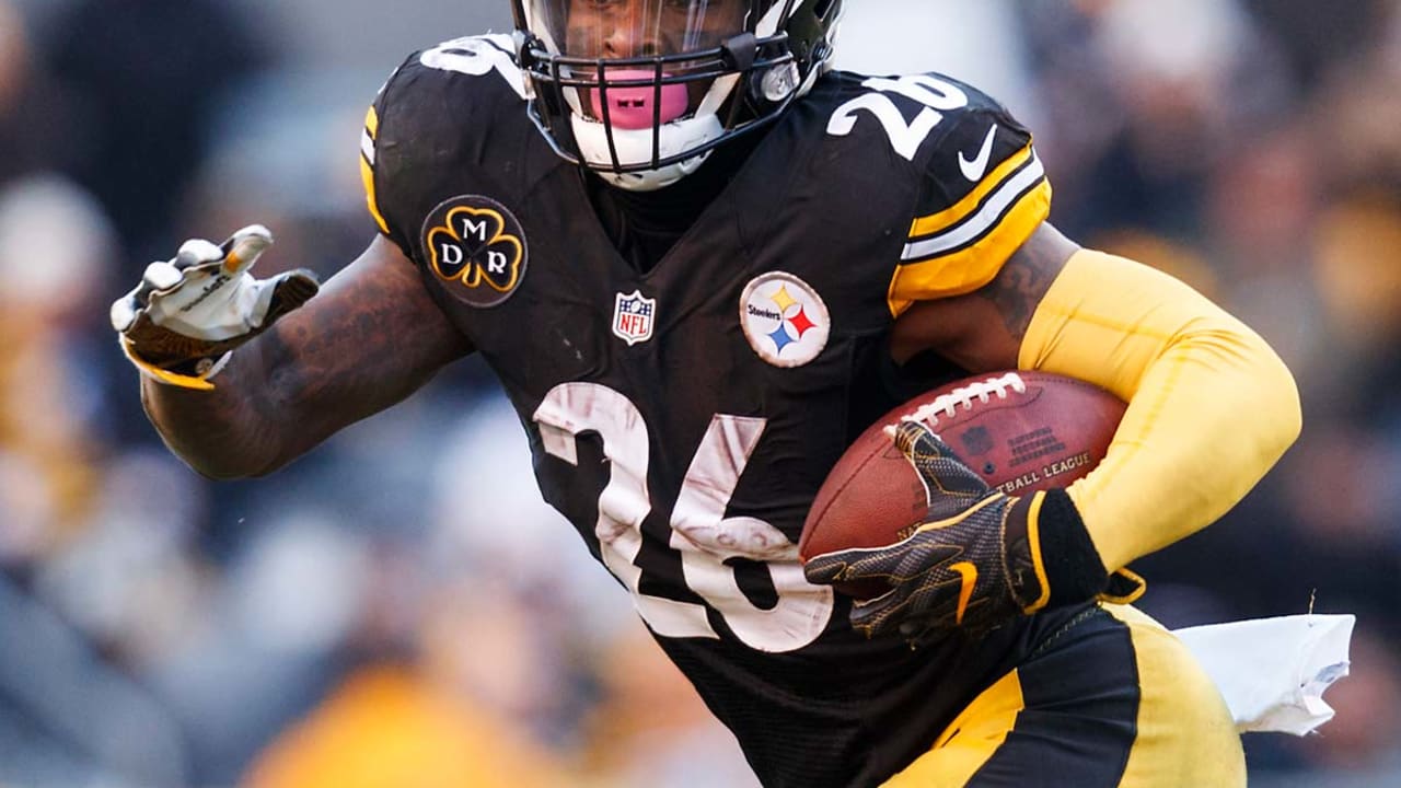 Aditi Kinkhabwala reports Pittsburgh Steelers running back Le'Veon Bell is  in Pittsburgh