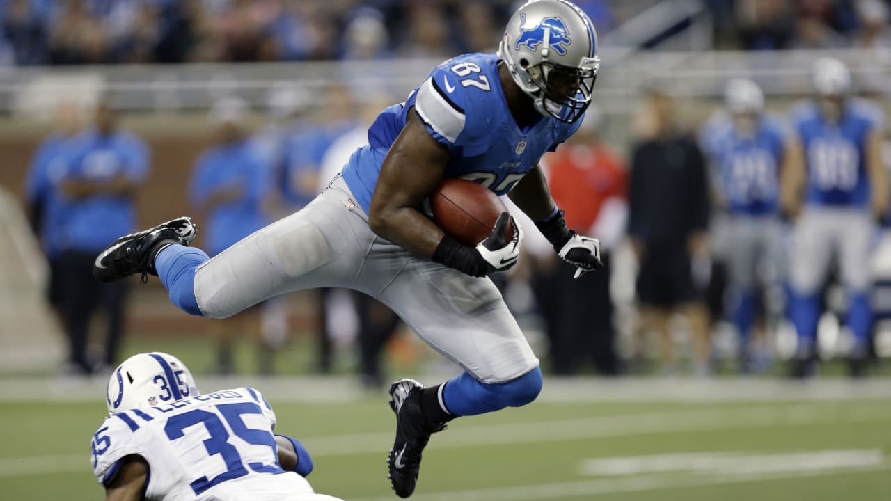 Detroit Lions tight end Brandon Pettigrew (84) looks for a way