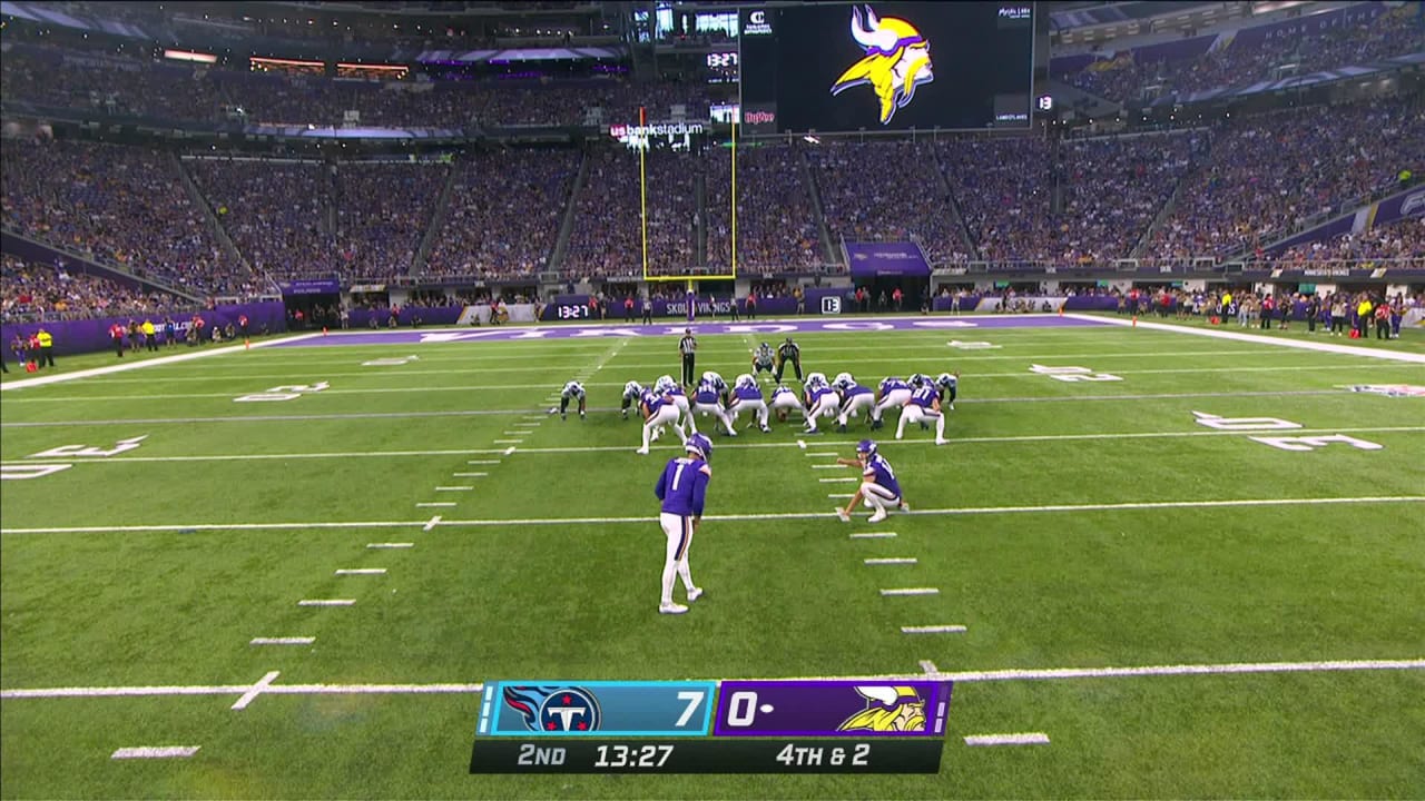 Minnesota Vikings kicker Greg Joseph drills 45yard field goal