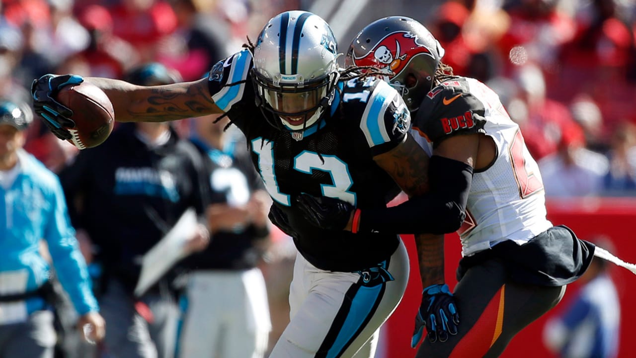 Panthers WR Kelvin Benjamin goes to locker room with knee injury