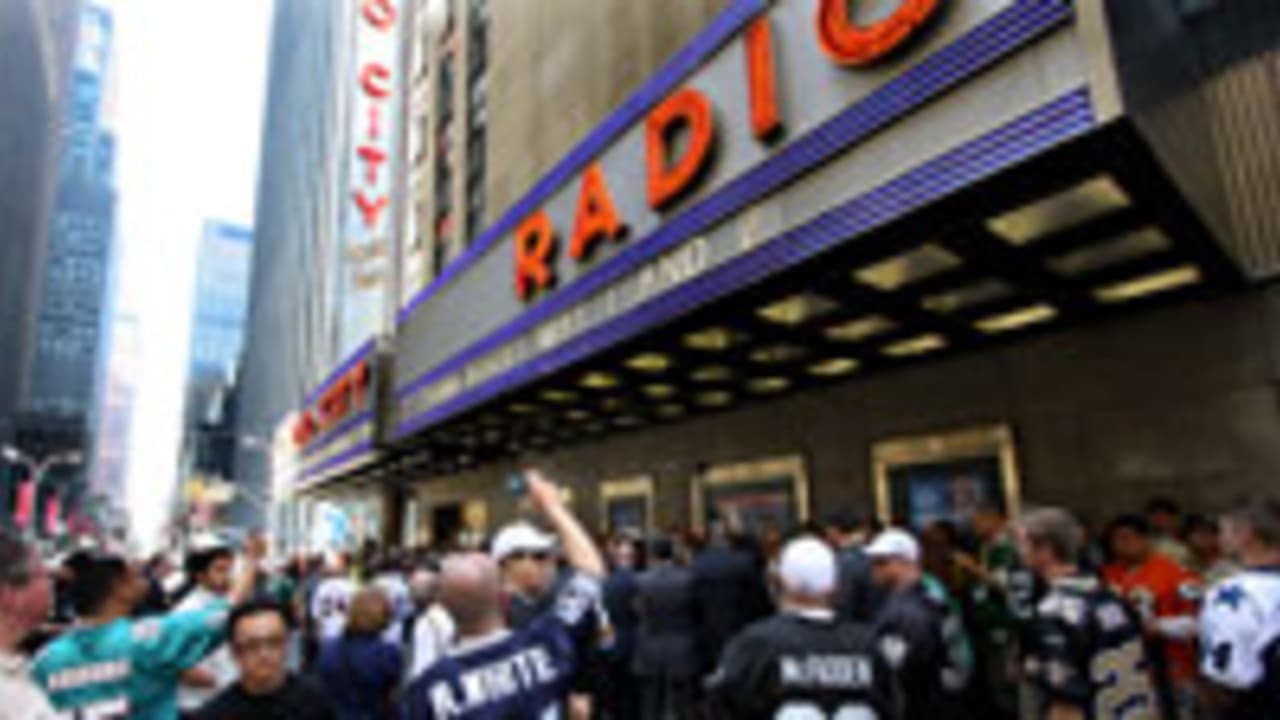 radio-city-fans-130416-spot.jpg