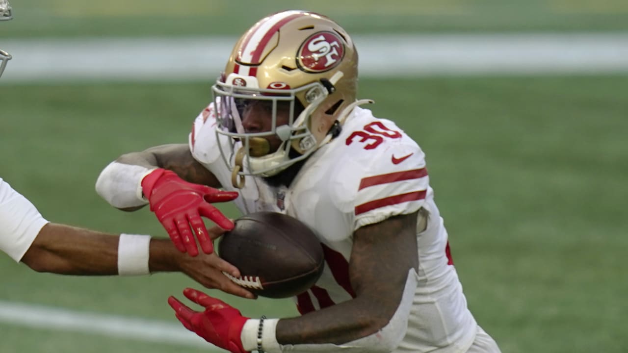 San Francisco 49ers running back Jeff Wilson Jr. bulldozes through New