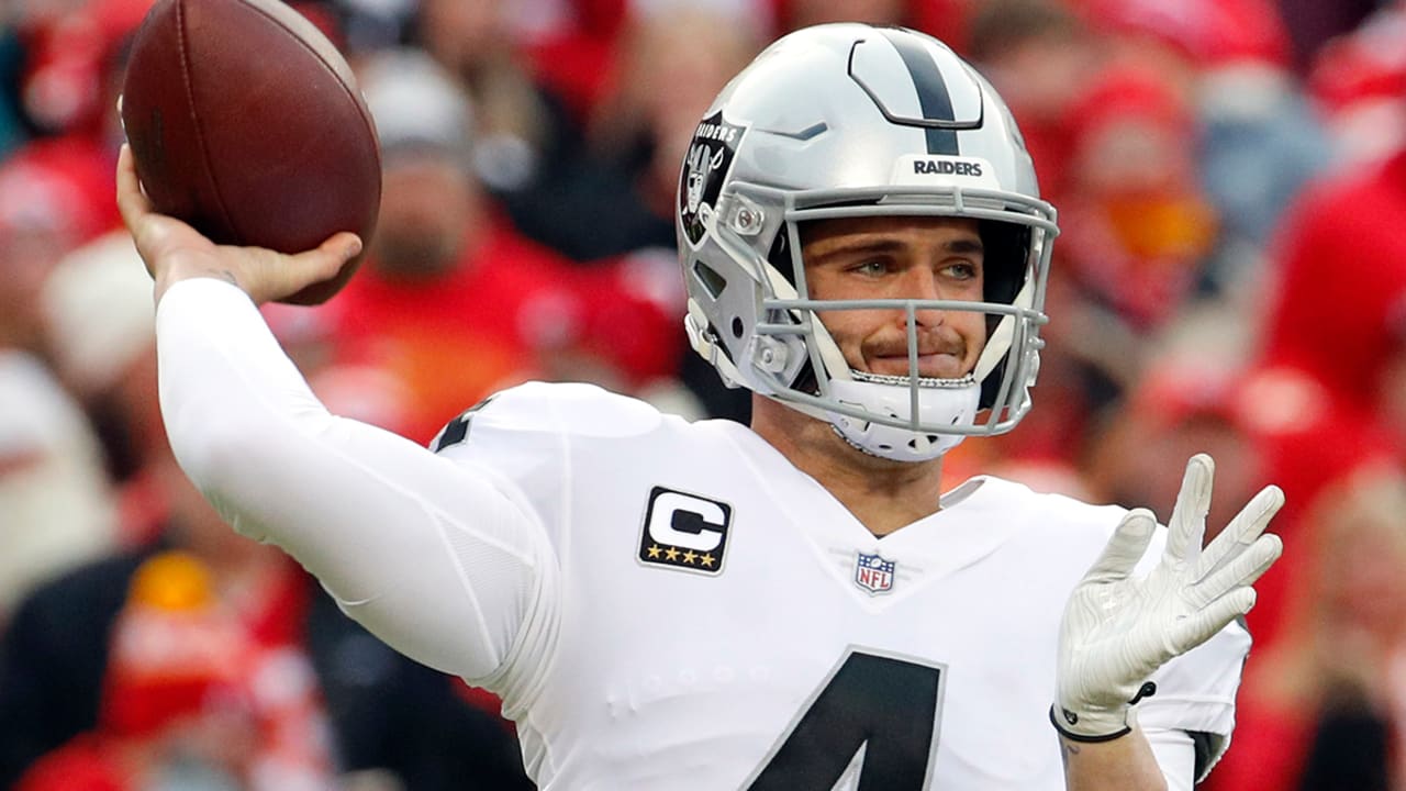 Oakland Raiders, stick with Derek Carr over drafting a QB