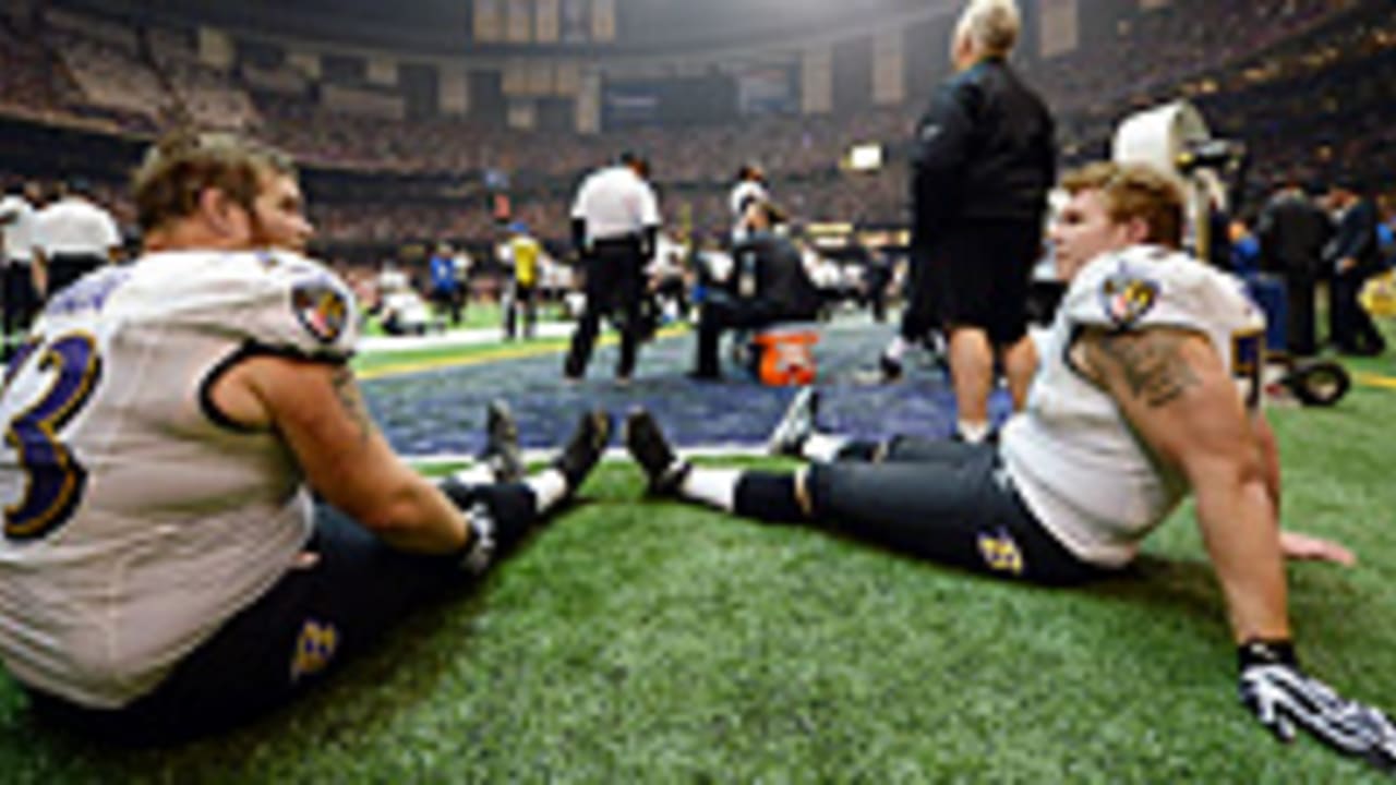 Super Bowl power outage: Baltimore Ravens, 49ers stay on field after  electricity goes out in half the Superdome.