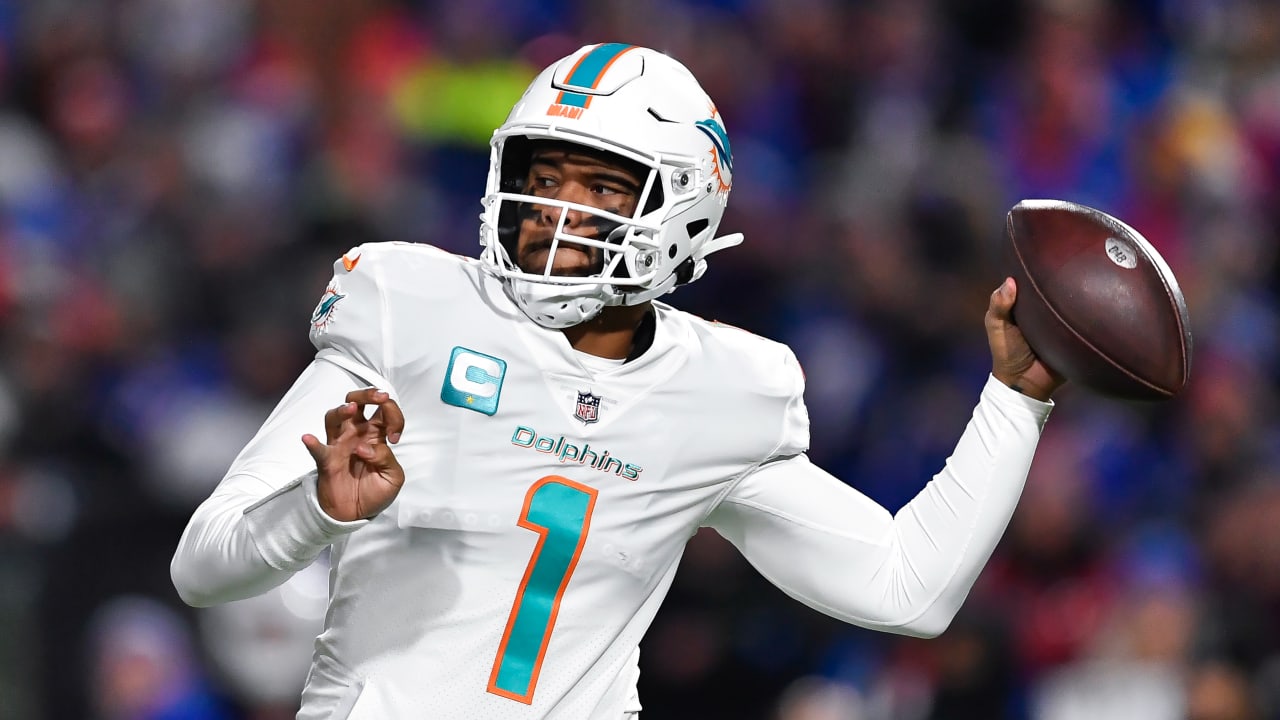 Dolphins QB Tua Tagovailoa challenged reporters to repeat a play